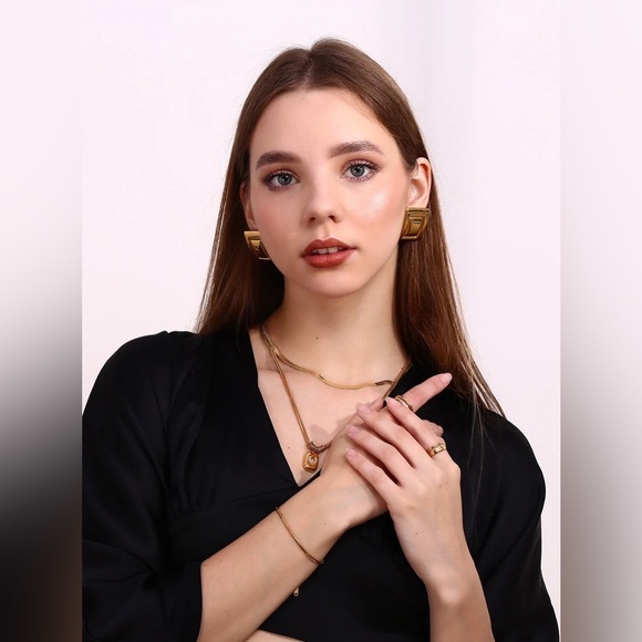 18K Gold Plated Rectangular Earrings*Old Money Style*Statement Earrings - Picture 8 of 10